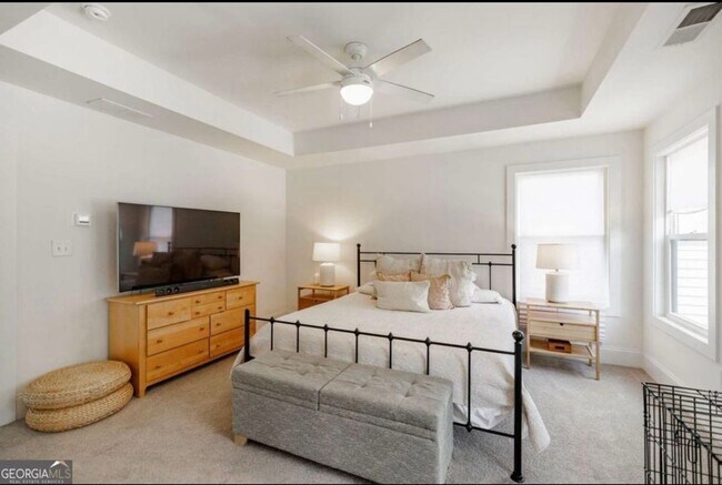 Building Photo - Modern Three Bedroom North Athens