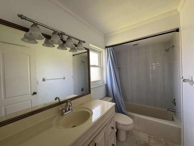 Building Photo - 1725 N Gondola Ct