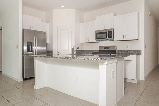 Building Photo - Lovely 3 Bedroom Home