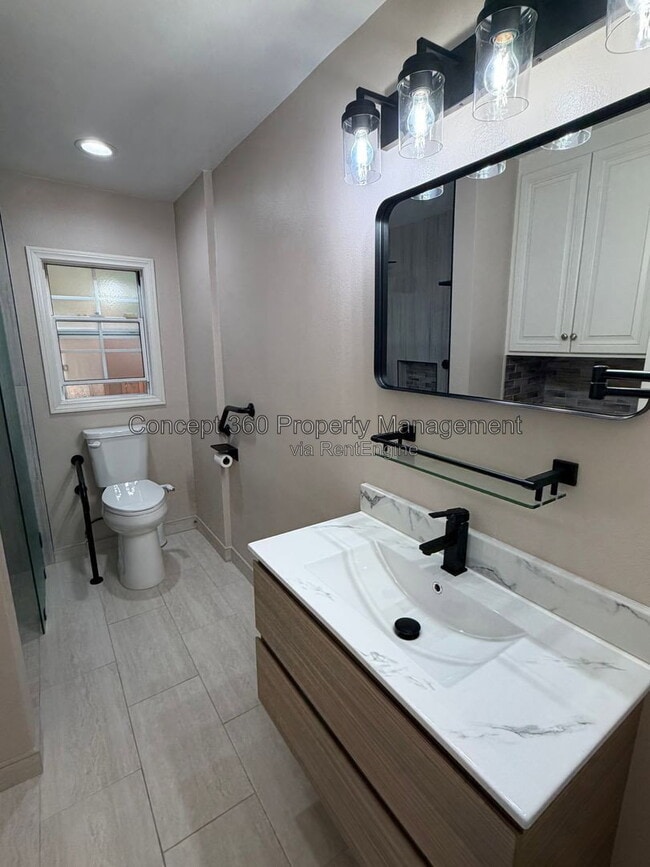 Building Photo - 237 Novara Dr