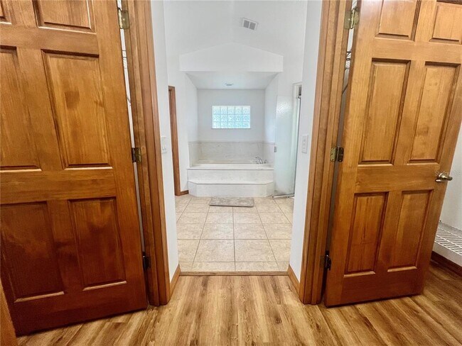 Building Photo - 1156 S Carpenter Ave