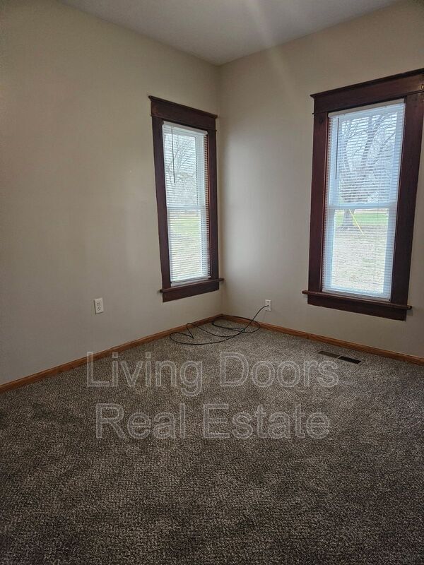 Building Photo - 621 S Union Ave