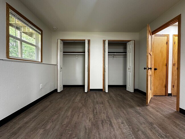 Building Photo - Regal Landing ||