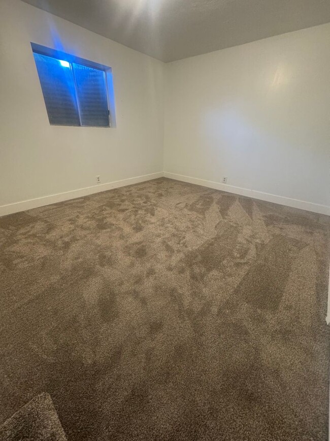 Building Photo - Beautiful Taylorsville Home for rent!