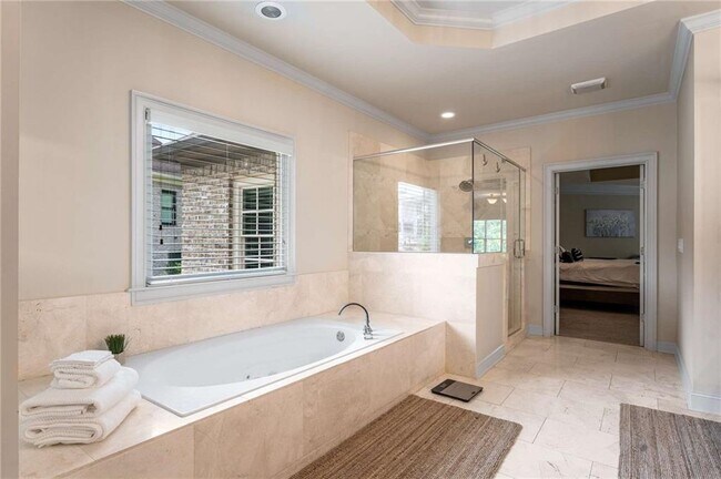 Building Photo - 6552 Long Acres Dr