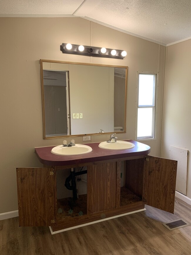 Building Photo - 53 Yoakum Cir