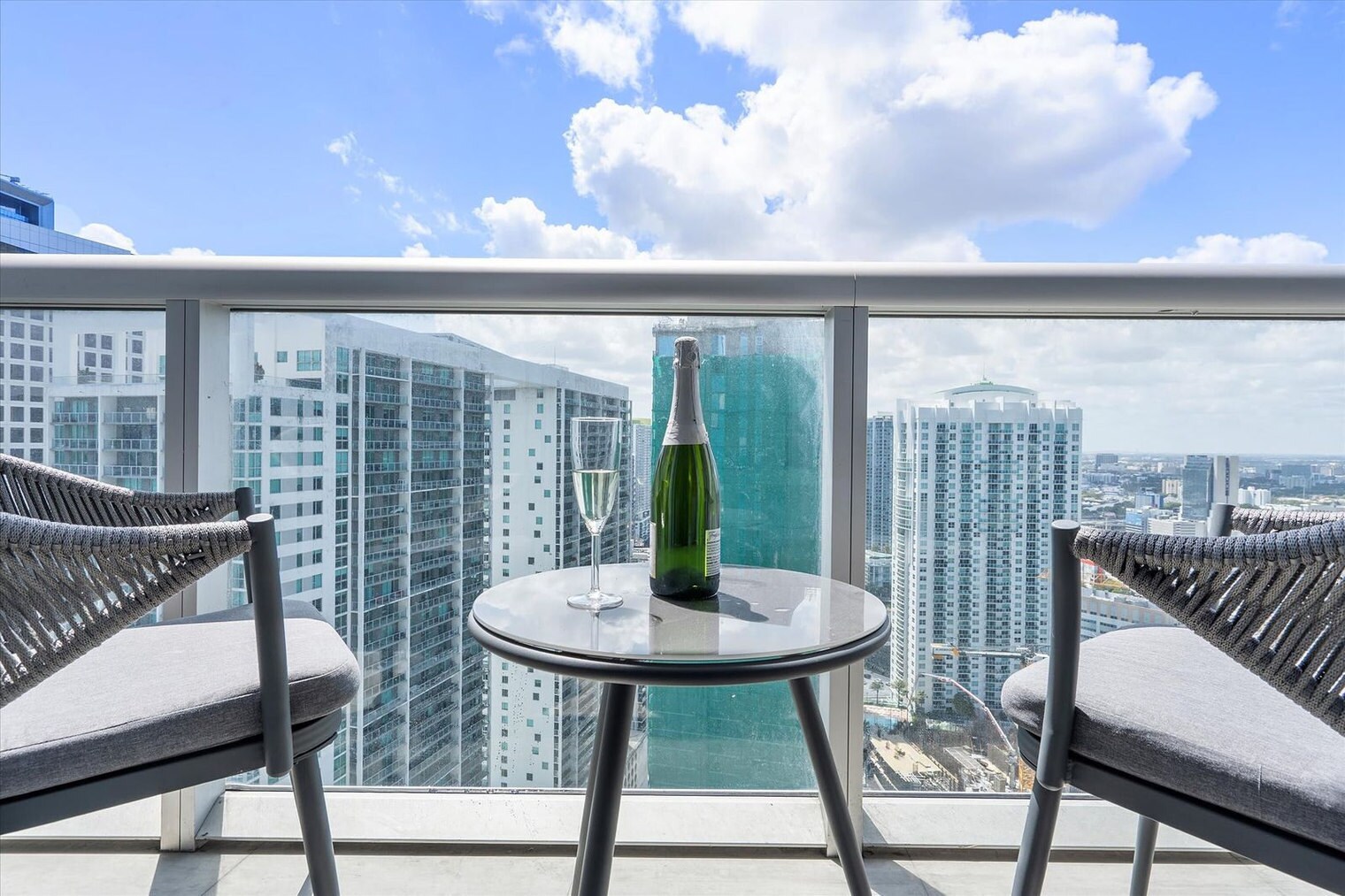 Building Photo - 485 Brickell Ave