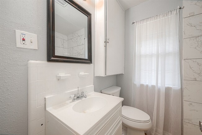 Building Photo - 5619 Willow Glen Dr