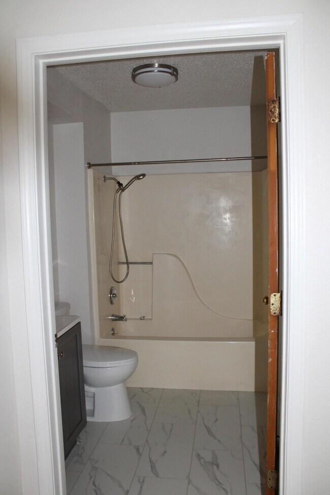 Building Photo - 102 Sweet Gum