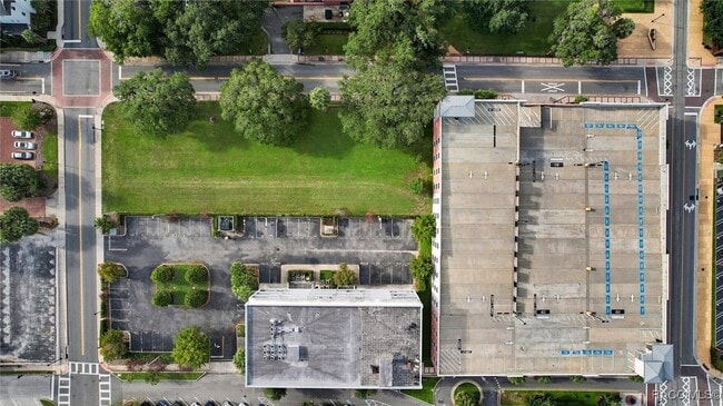 Building Photo - 302 SE Broadway St