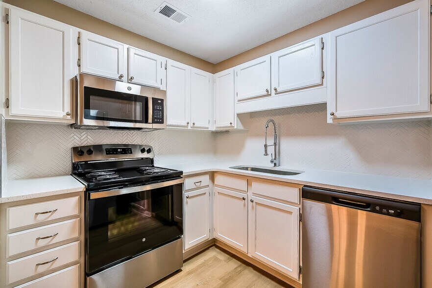 Cardinal Apartments 6400 Old Oak Ridge Rd Greensboro NC 27410 Apartment Finder