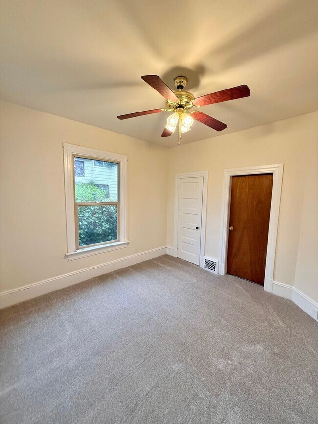 Building Photo - Charming 5-Bedroom Central District Home