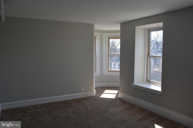 Building Photo - 5535 Ridge Ave