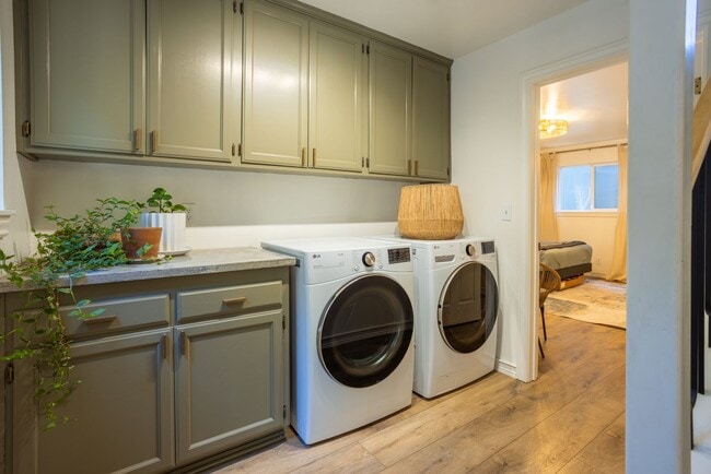 Building Photo - Ultra Unique Chico Tree House in The Avenues