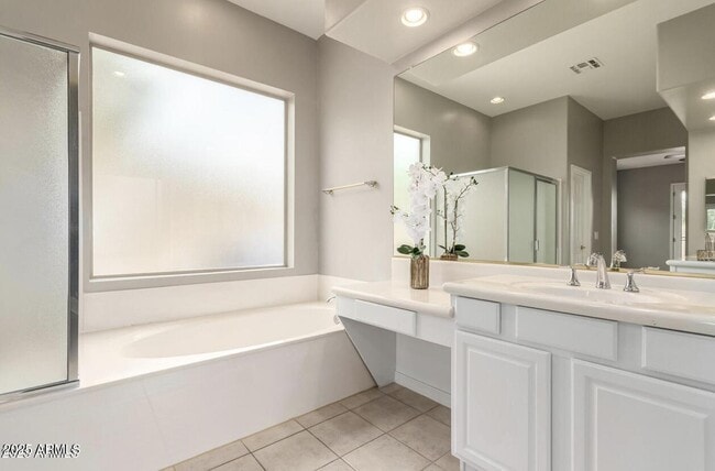 Building Photo - 1515 N Los Alamos Cir