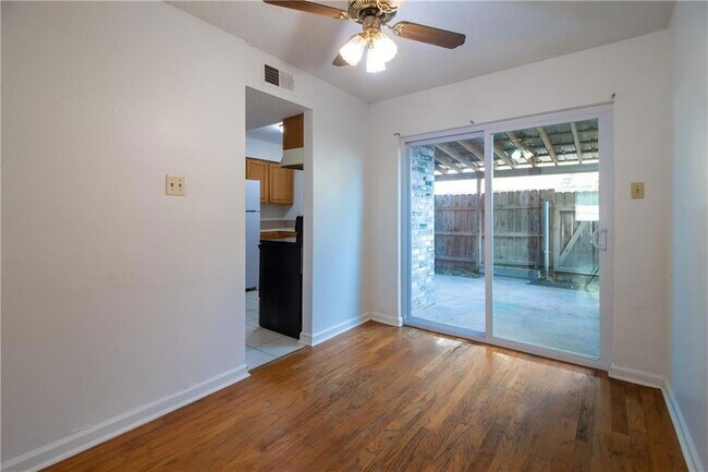 Building Photo - 56 Brandon Hall Dr