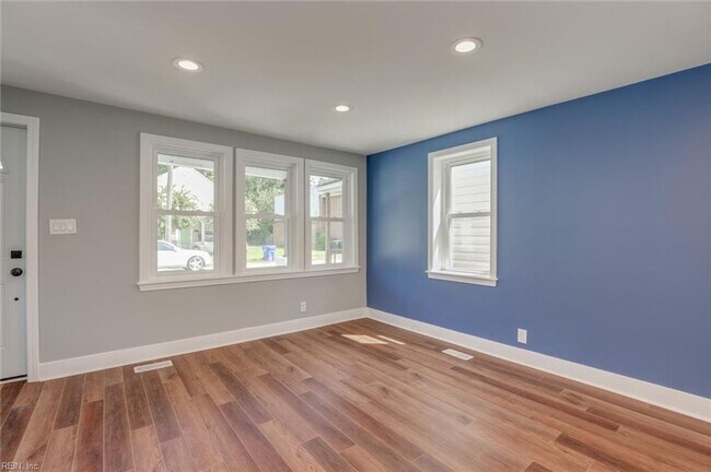 Building Photo - Beautifully remodeled single family home!