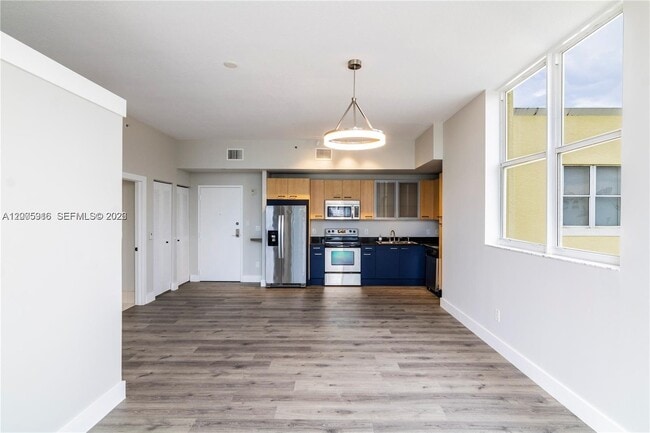 Building Photo - 1350 NW 8th Ct