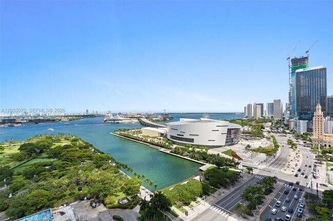 Building Photo - 900 Biscayne Blvd