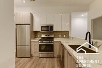 Building Photo - South Loop 3 bed 2 bath -- Updated Kitchen, HUGE Floorplan, Large Patio