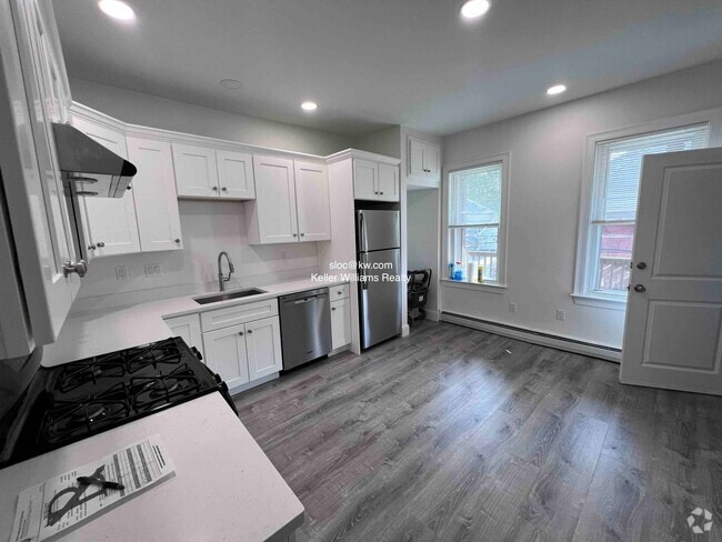 Building Photo - 823 Saratoga St