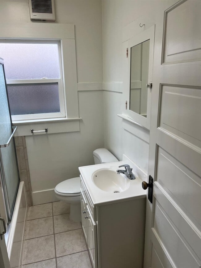 Building Photo - 1308 N Linden Ave