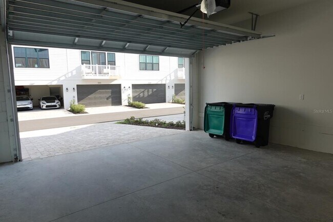 Building Photo - 15250 Groveside Rd