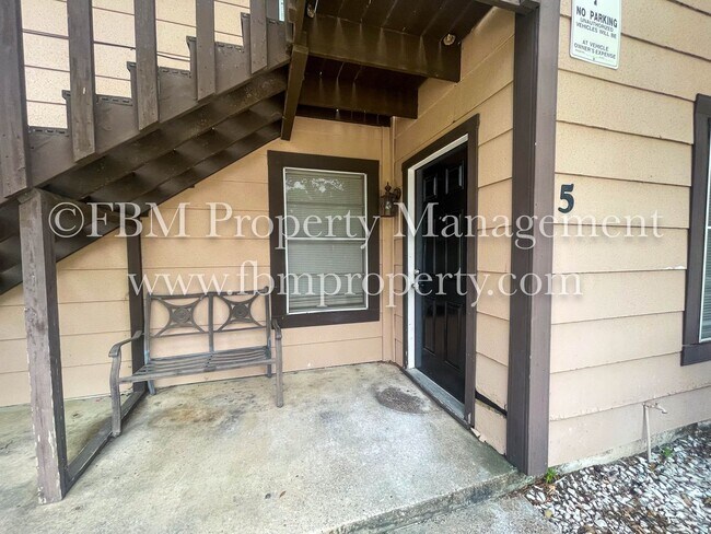 Building Photo - 2608 W Sycamore Ave