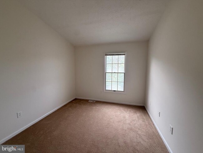 Building Photo - 17901 Cottonwood Terrace