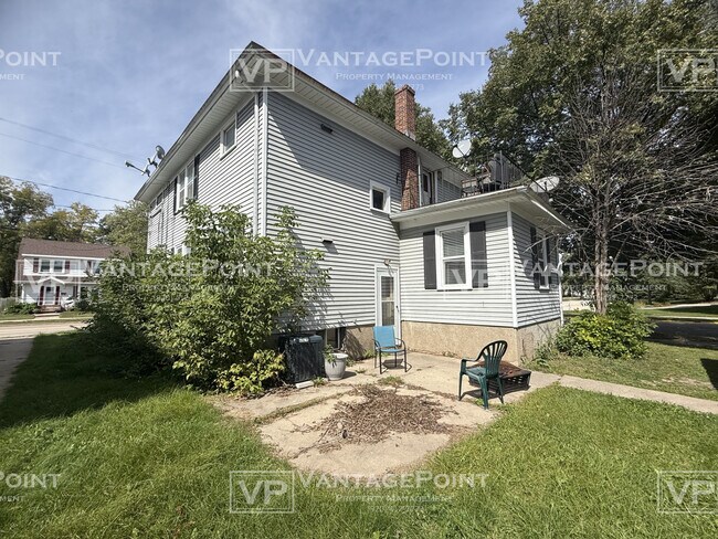 Building Photo - 126 Gray St