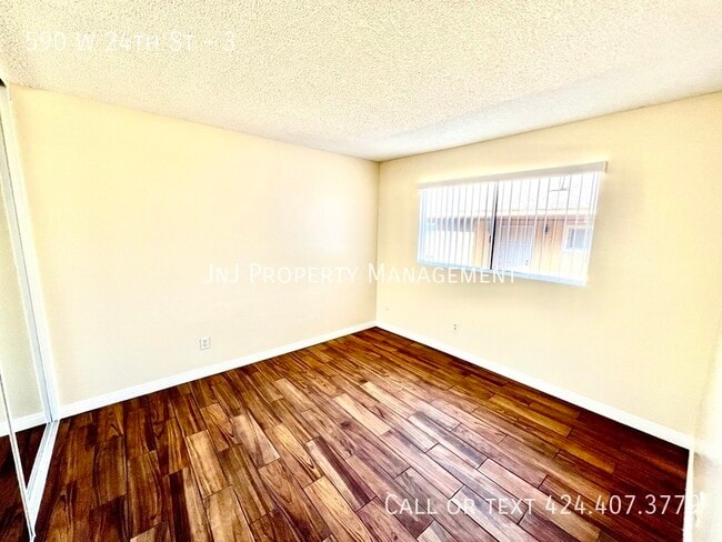 Building Photo - 590 W 24th St