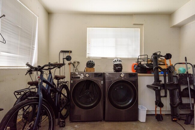 Building Photo - 1 Passage Ln