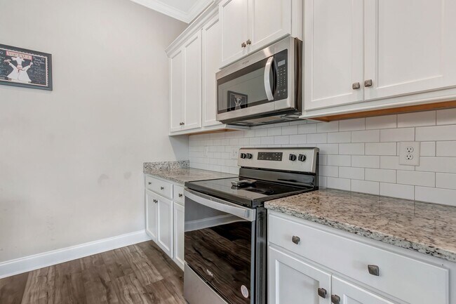 Building Photo - 2052 Sunflower Dr