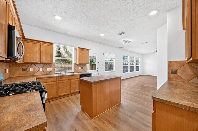 Building Photo - 19246 Hopeview Ct