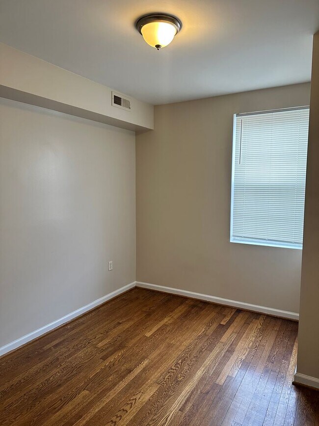 Building Photo - 1913 Rosedale St NE