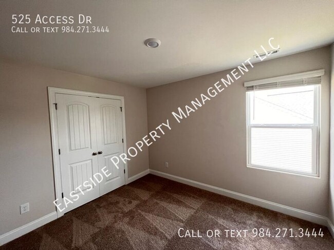 Building Photo - 525 Access Dr