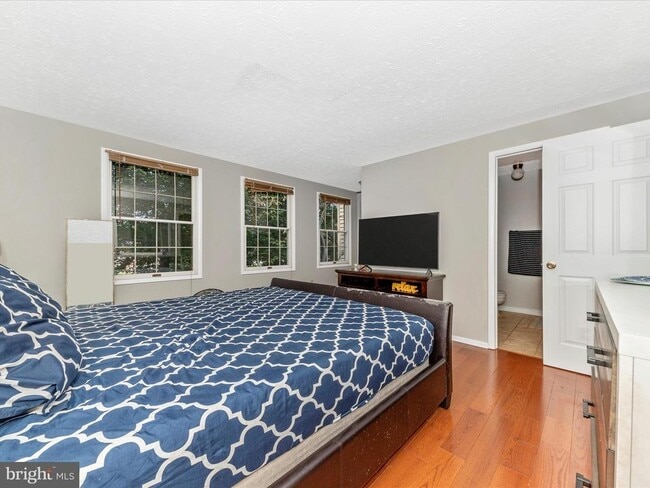 Building Photo - 12461 Quail Woods Dr