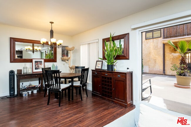 Building Photo - 1730 Camino Palmero St