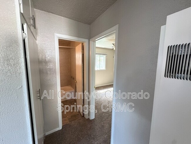 Building Photo - 907.5 2nd St