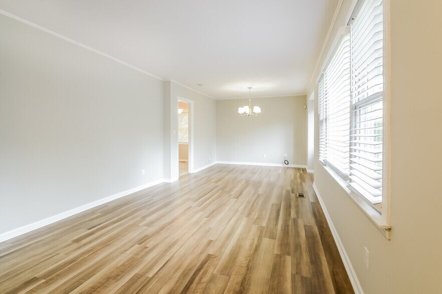 Building Photo - 108 Von Dale Dr