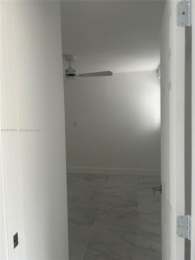 Building Photo - 2750 Palm Ave