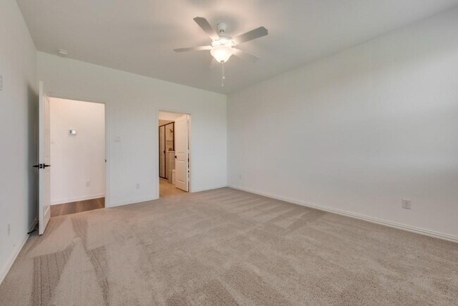 Building Photo - 2404 Swallowtail St