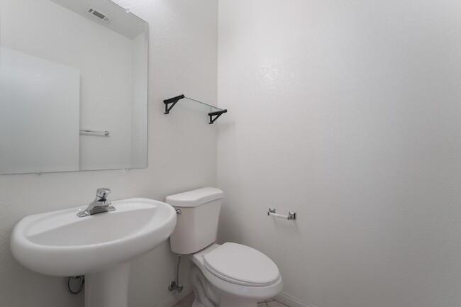 Building Photo - 3 bedroom, 2.5 bathroom, Summerlin Home, L...