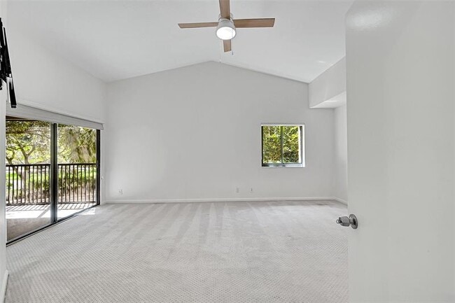 Building Photo - 1002 NW 105th Way