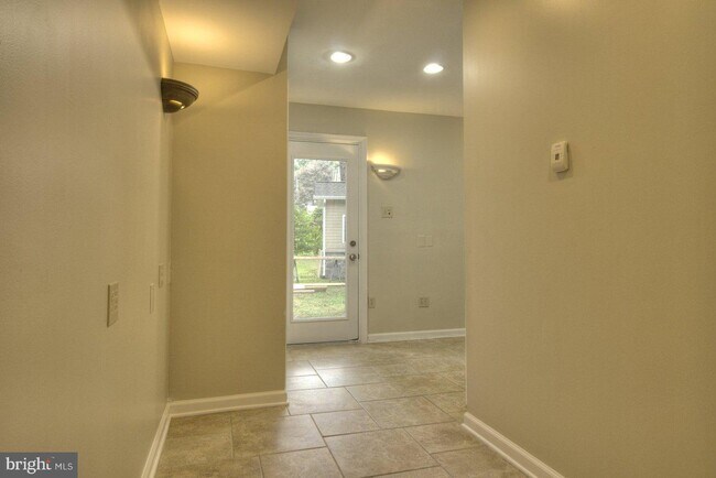 Building Photo - 2405 Earlsgate Ct