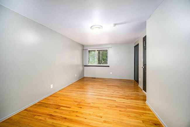 Building Photo - 1020 Traver Ct