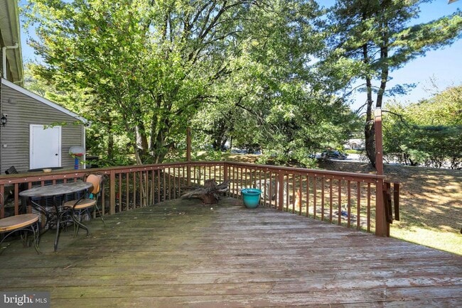 Building Photo - 723 Kings Croft Dr