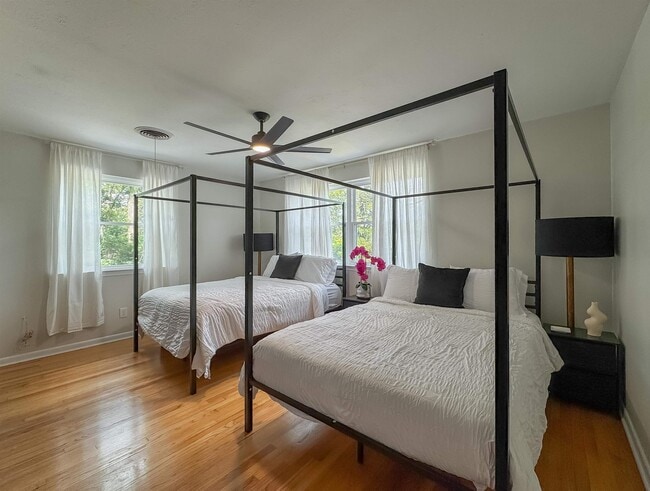 Building Photo - 1044 Seminole Dr