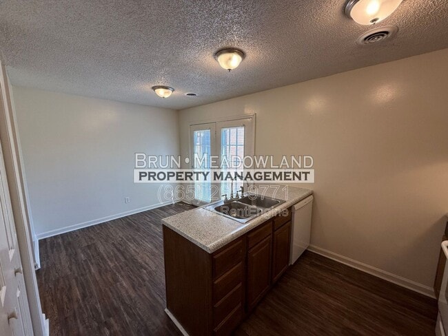 Building Photo - 9101 Parktop Ln NW