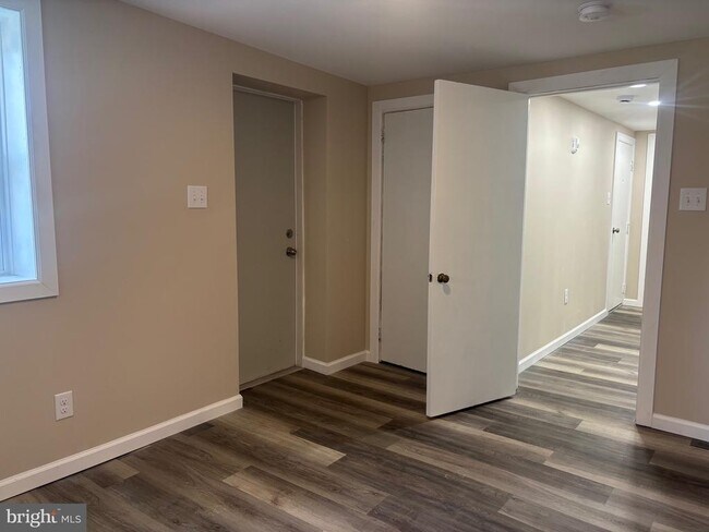 Building Photo - 14 West Ave